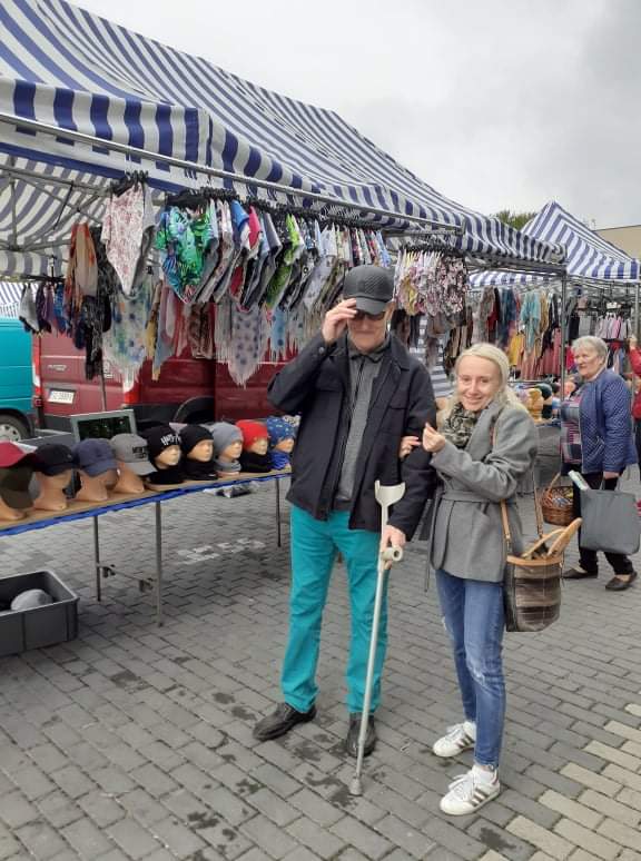 na zakupach na rynku osoba niep. z asystentem