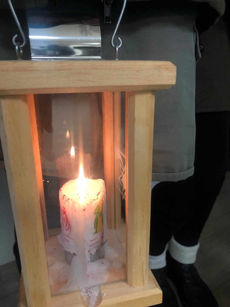 harcerze w Klubie Seniora