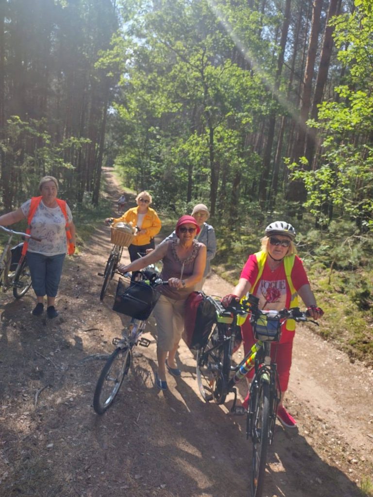 Seniorzy na wyprawie rowerowej